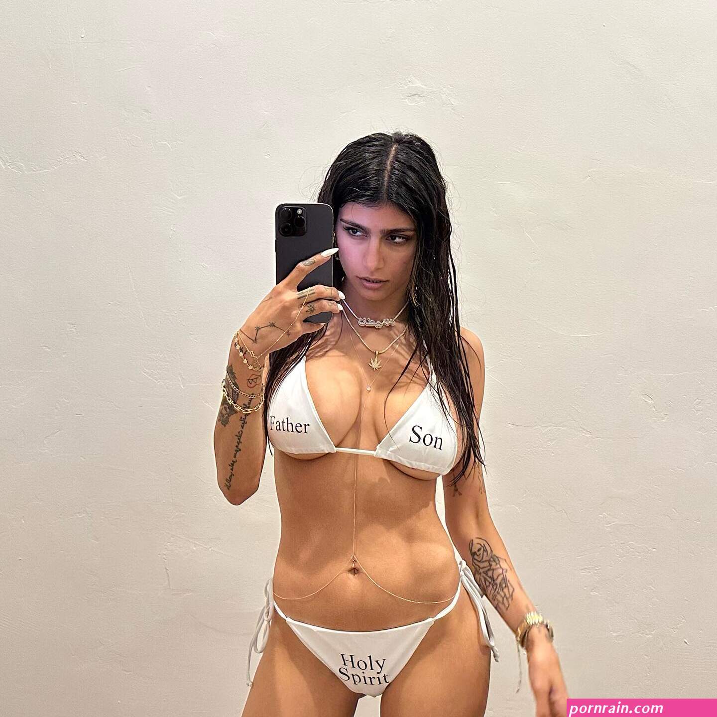 Porn star Mia Khalifa exposes OnlyFans DMs where she degrades men who ask for nudes