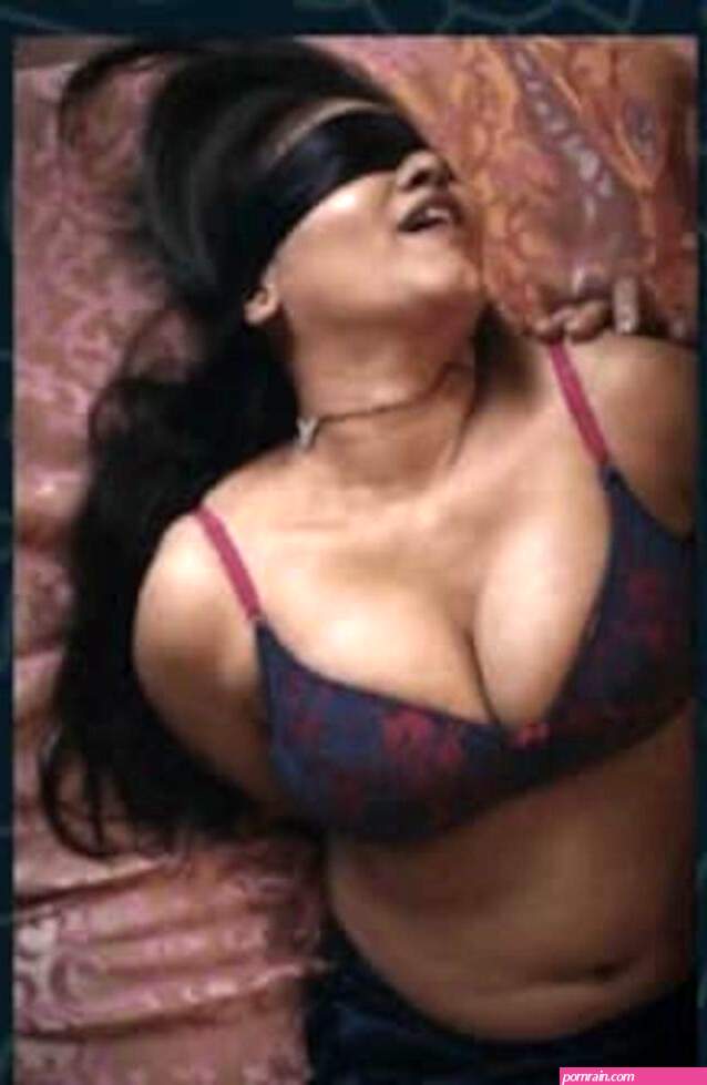 Where can I find her pics?