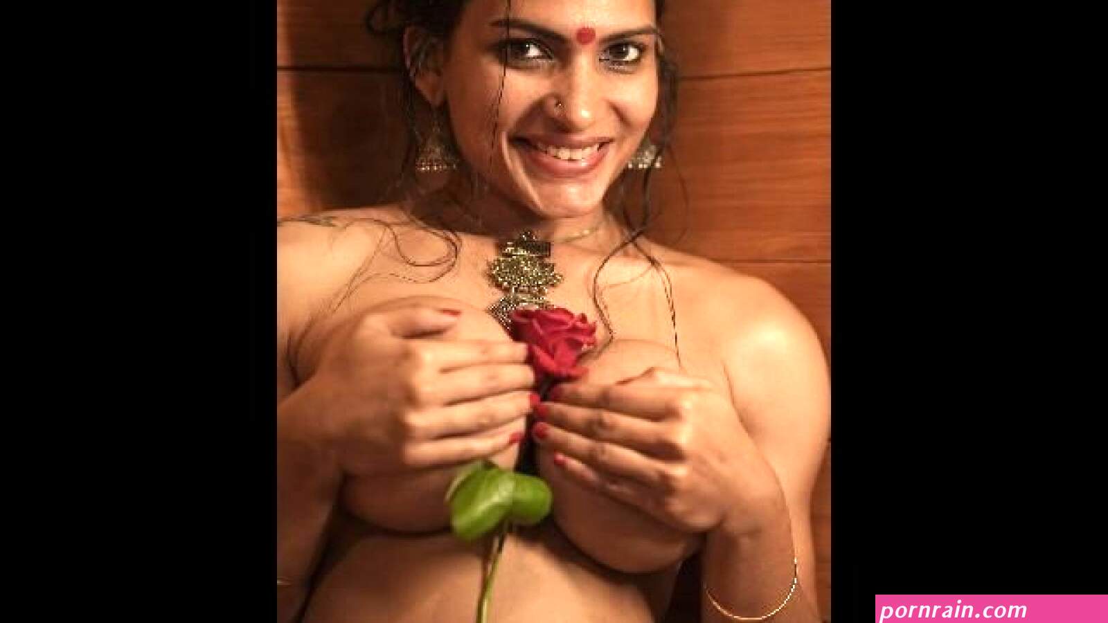 RESHMI NAIR NOW A MILF!! BIGGG ASSESTS BEST WEBSITE VIDEO OF HER!