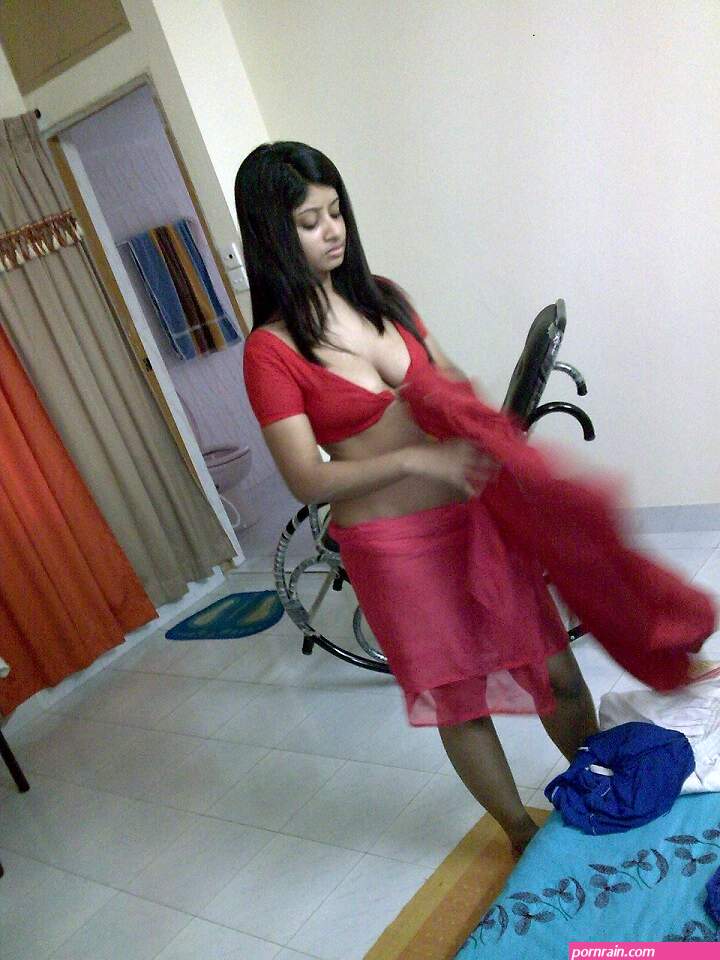 Indian Hot Desi Girls in Sexy Half Blouse Saree