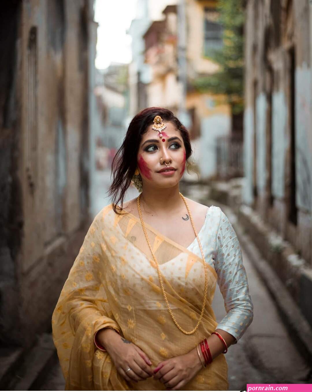Hot Desi NRI Model Yanjasenis Nude Semi-Nude Album