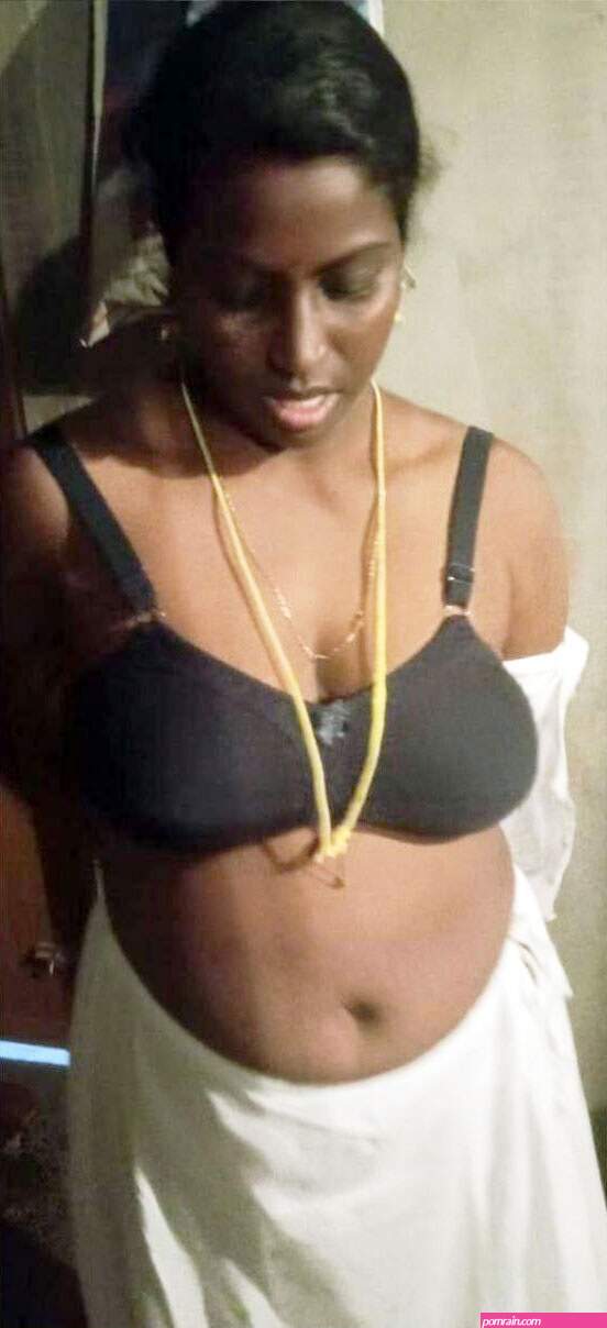 Tamil Village Aunty Boobs Show Pics