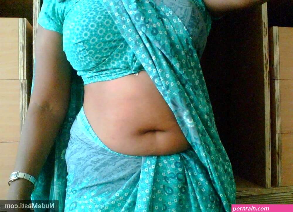 Hot pics of desi tamil aunty Jayantika with big boobs and sexy navel