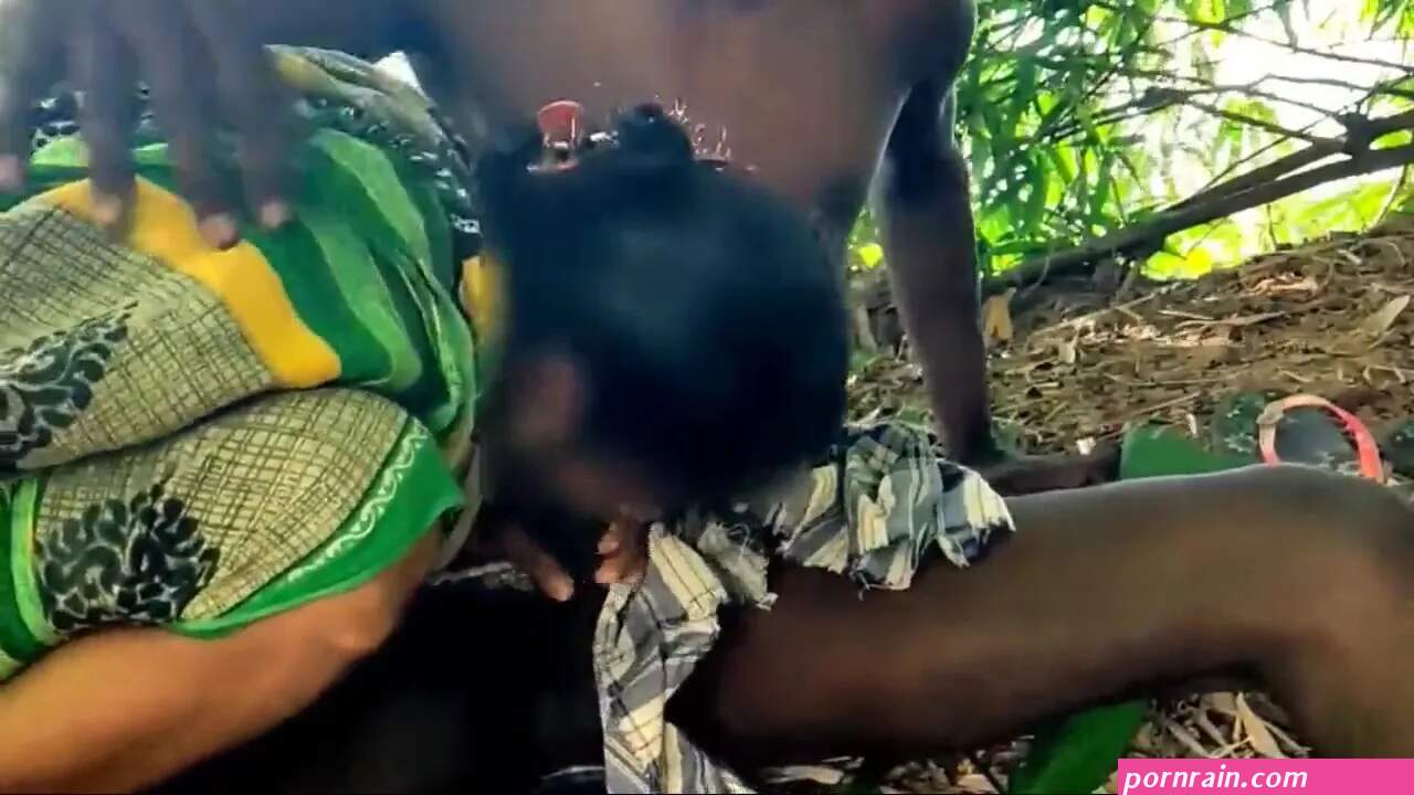 Indian village aunty ki chudayi in outside forest