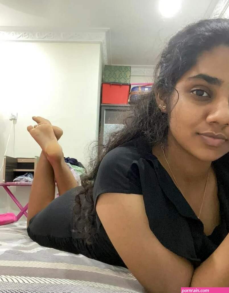 Adorable Tamil girl nude solo pics for boyfriend