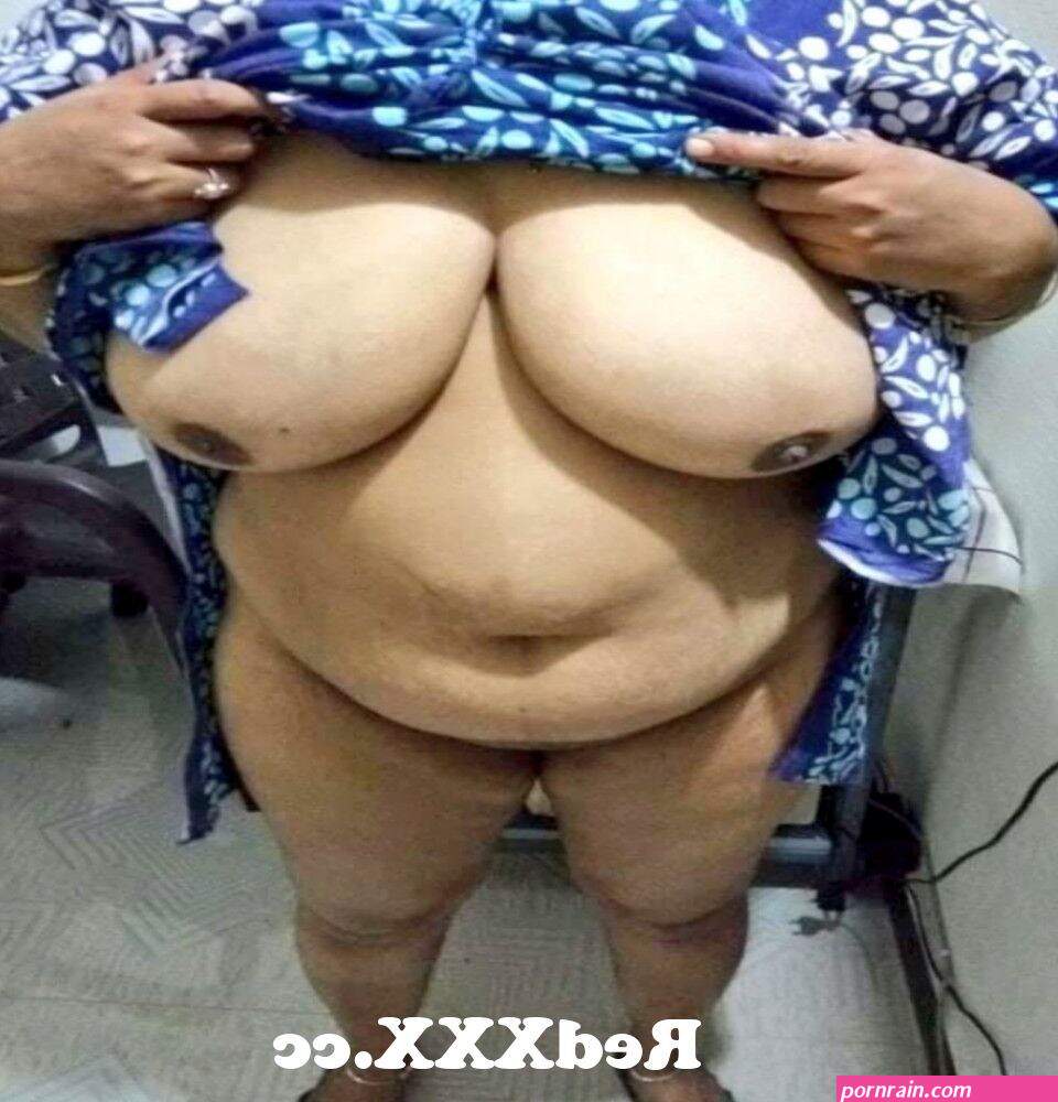 Aunty upskirt showing her big melons from indian aunty upskirt pussy Post