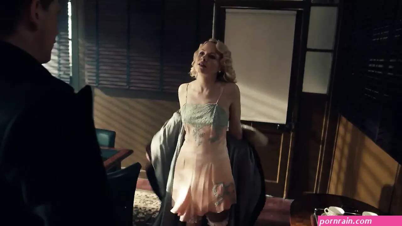 Kate Phillips is Linda Shelby in piekerige oogkleppen | xHamster