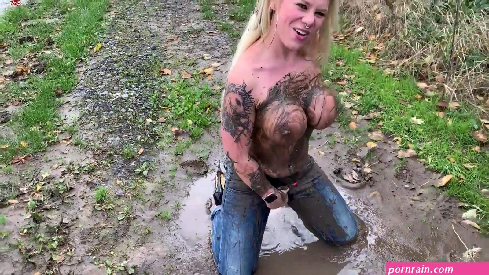 Mud Play: her dirty jeans are soaked with urine… ThisVid.com