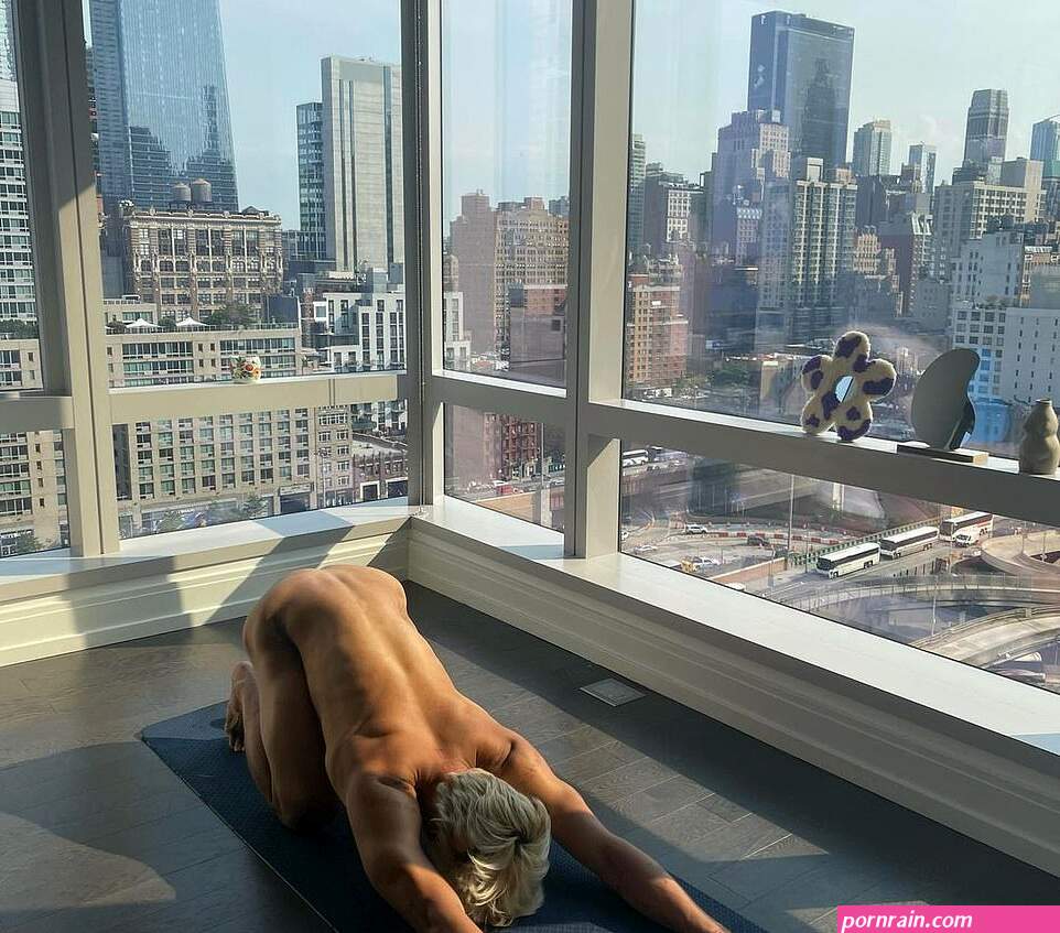 Instagram model and OnlyFans model 22 is arrested for STABBING her boyfriend in the back