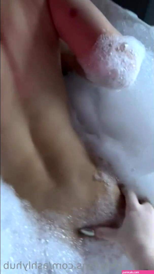 TANA MONGUE BATH THREESOME SEX
