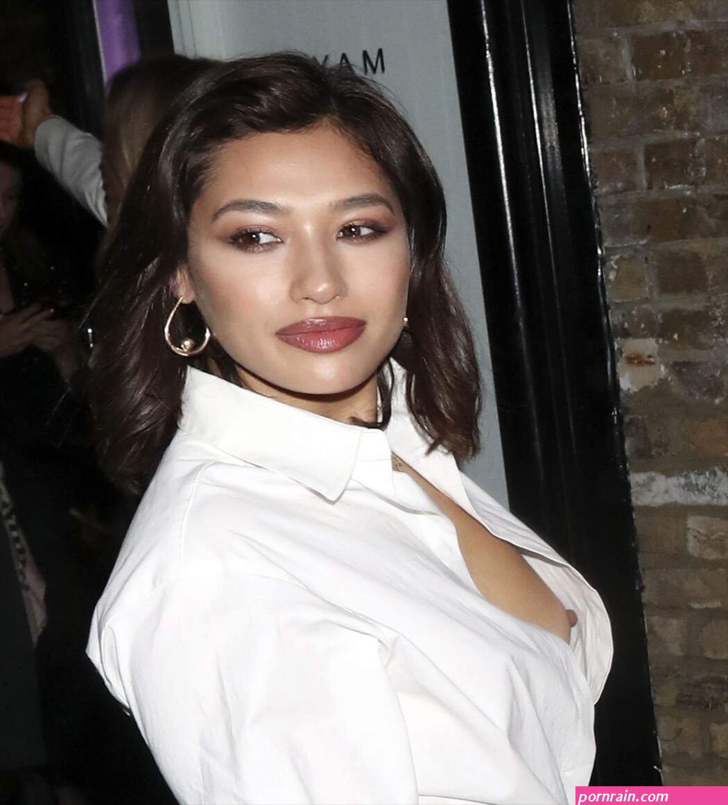 Vanessa White Accidental Nipple Slip