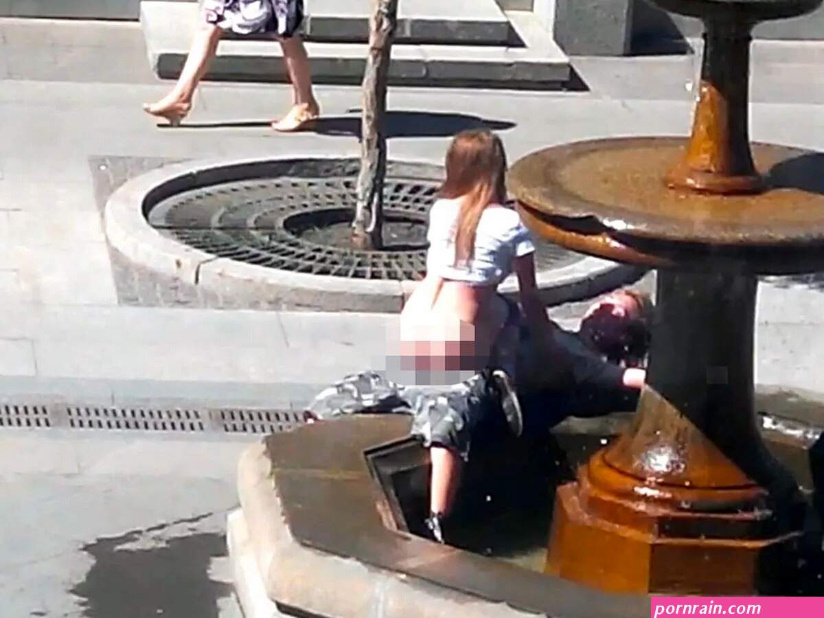 Sex in public couple caught having raunchy encounter on historic fountain