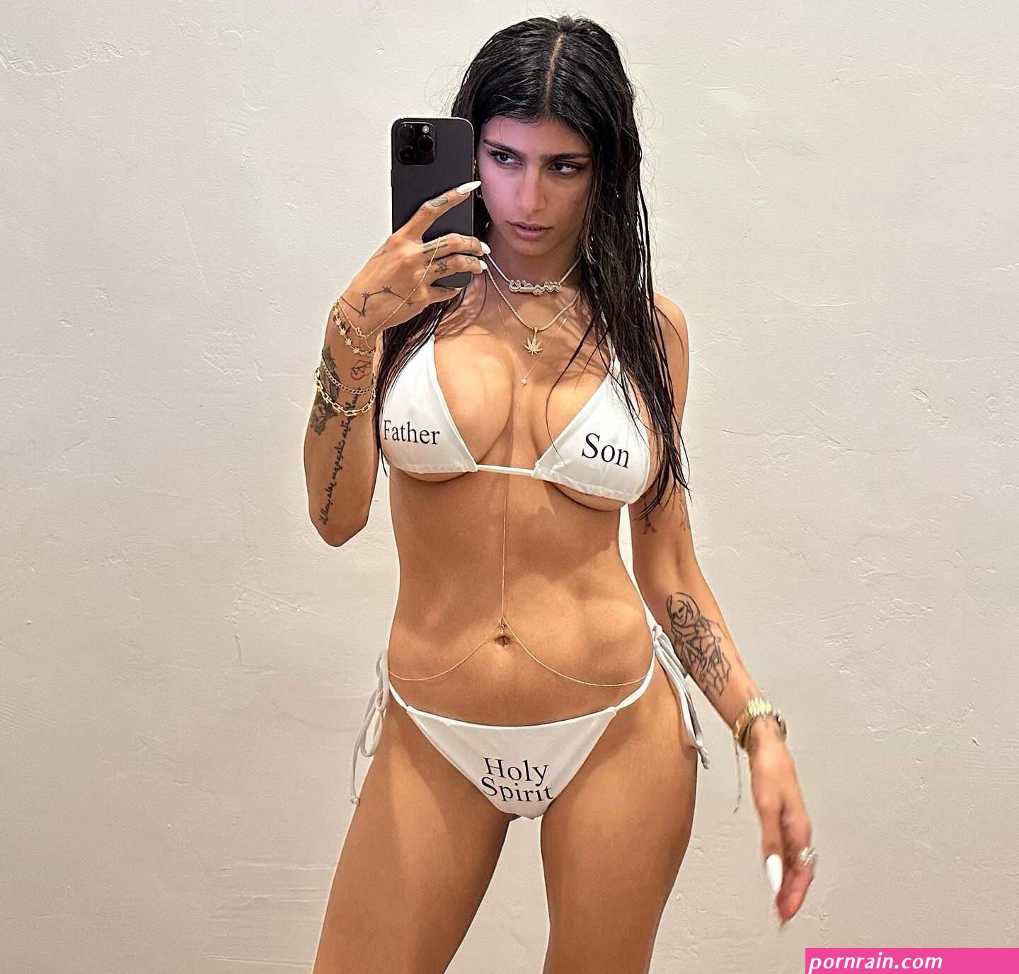 Porn star Mia Khalifa exposes OnlyFans DMs where she 'degrades men who ask for nudes' | The Sun
