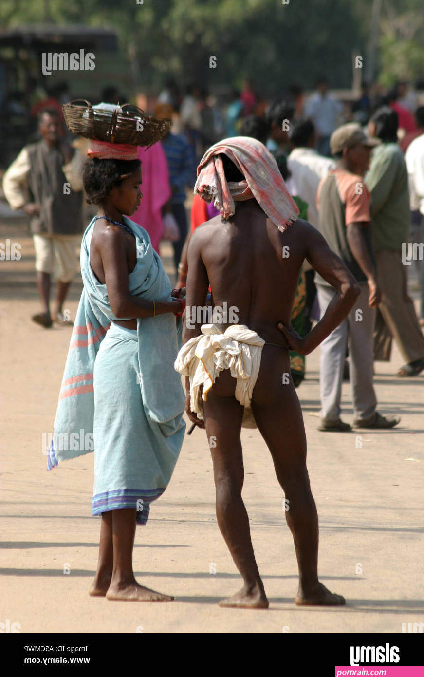 Orissa North East people man (naked) woman tribe tribal indigenous rural Desia Kondh weekly market lifestyle culture economy Stock Photo