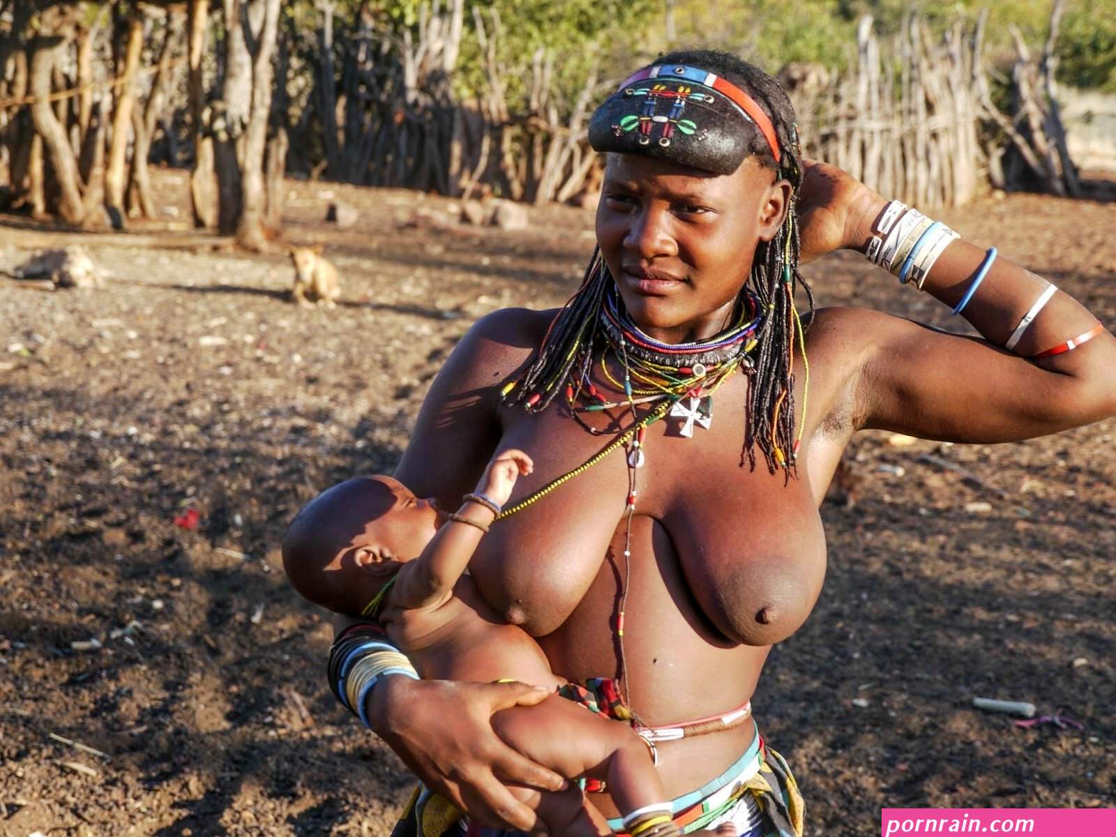 Naked Tribal Girls of South America (76 photos)