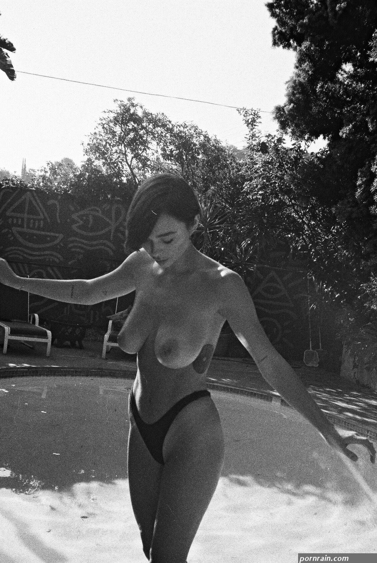 Emma Isabella Holley Nude Collection of Pics | The Fappening TV