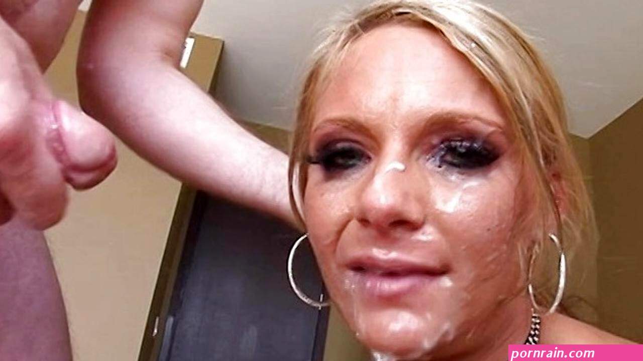 Big tits blonde Phoenix Marie gets sloppy facial after messy deepthroat