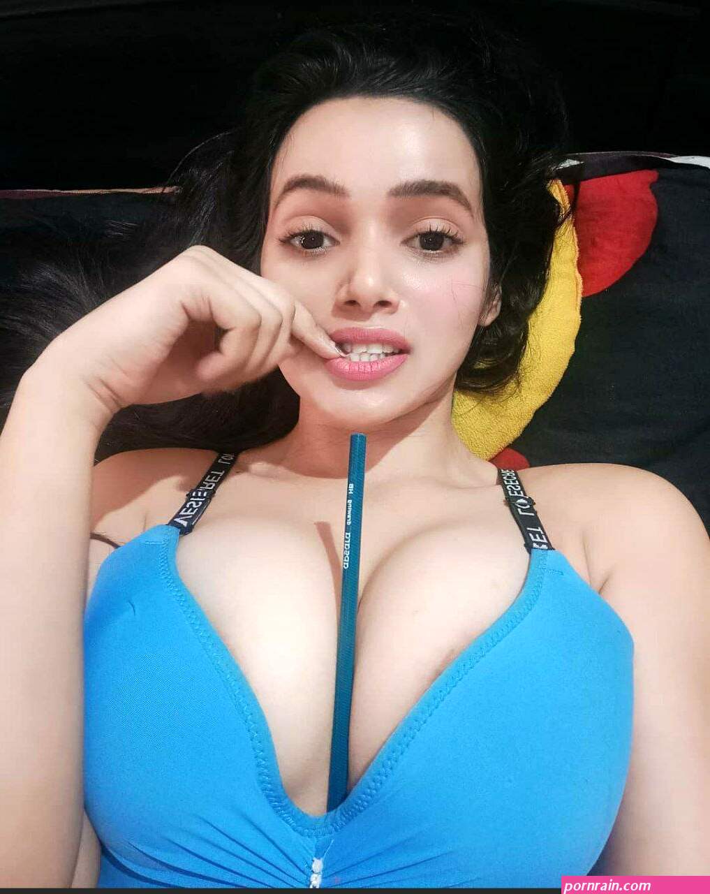 Famous Influencer Close Friend of Sassy Poonam Drunk Lying NUDE on Bed Rubbing her Pussy asking :- Mujhe chodoge full night ?