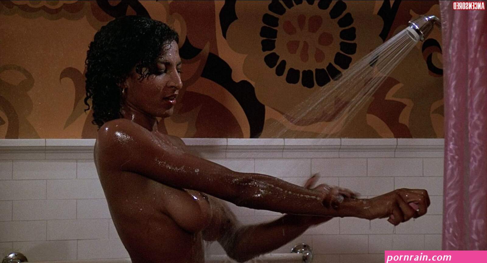 Naked Pam Grier in Friday Foster ANCENSORED