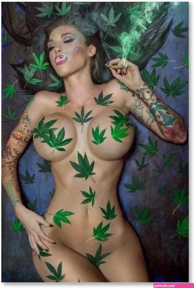 : xunsheng Sexy Poster Naked Woman Poster Big Boobs Poster Weed Girl Poster Print Photo Art Painting Canvas Poster Home Decorative Bedroom Modern Decor Posters Gifts 24x36inch60x90cm: Posters Prints