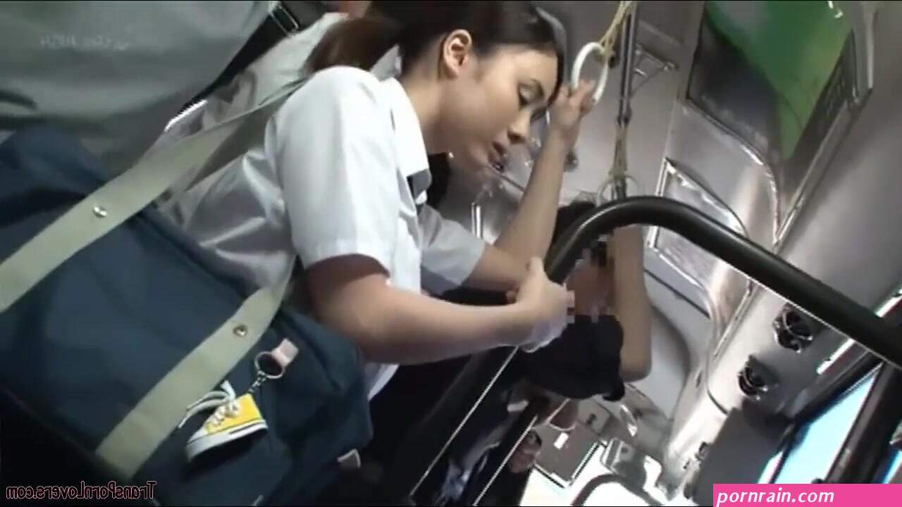 Classic Japanese sex with schoolgirl in the bus
