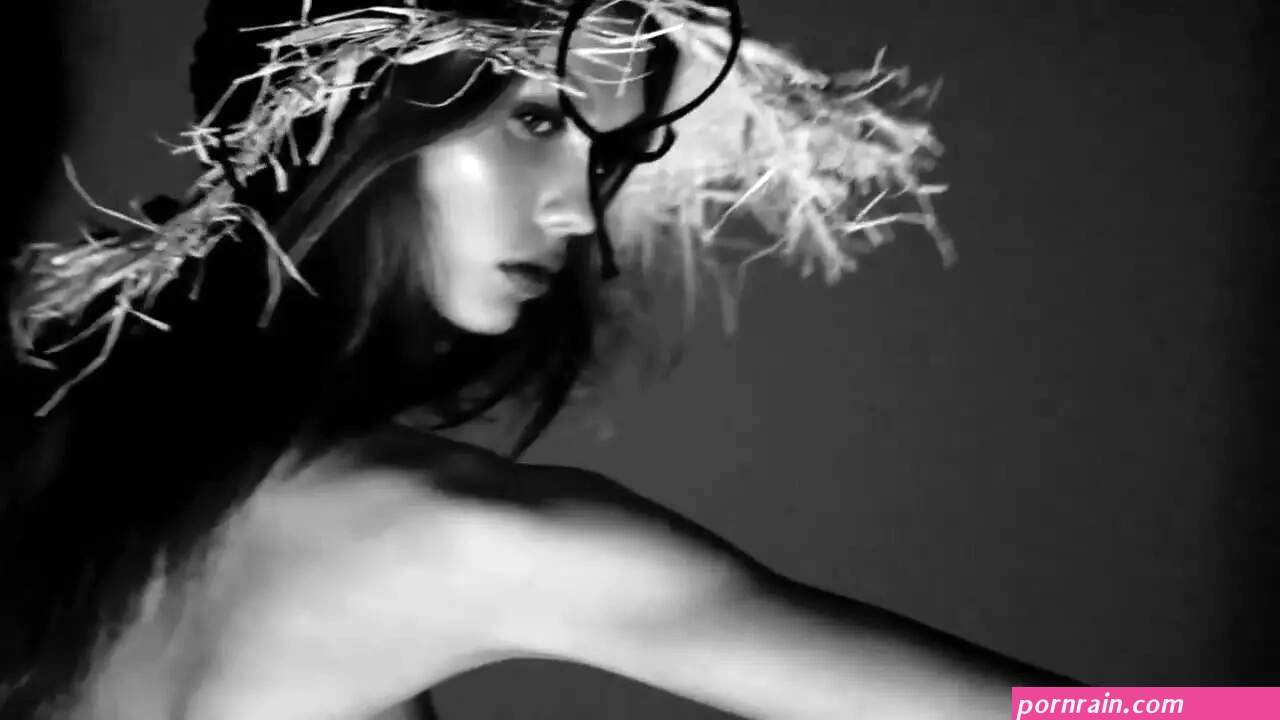 Karlie Kloss for Vogue Italia Shoot
