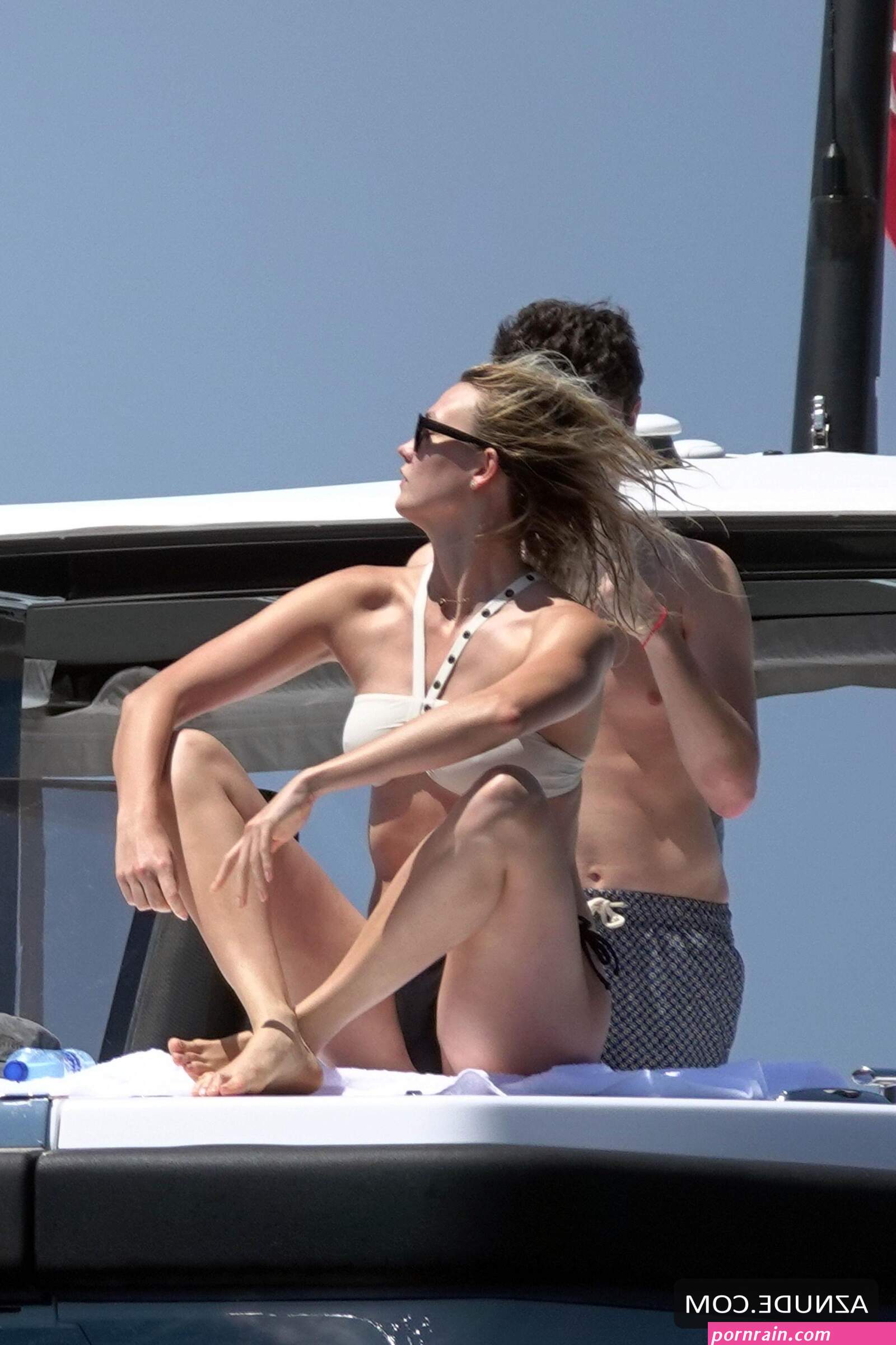 KARLIE KLOSS Nude