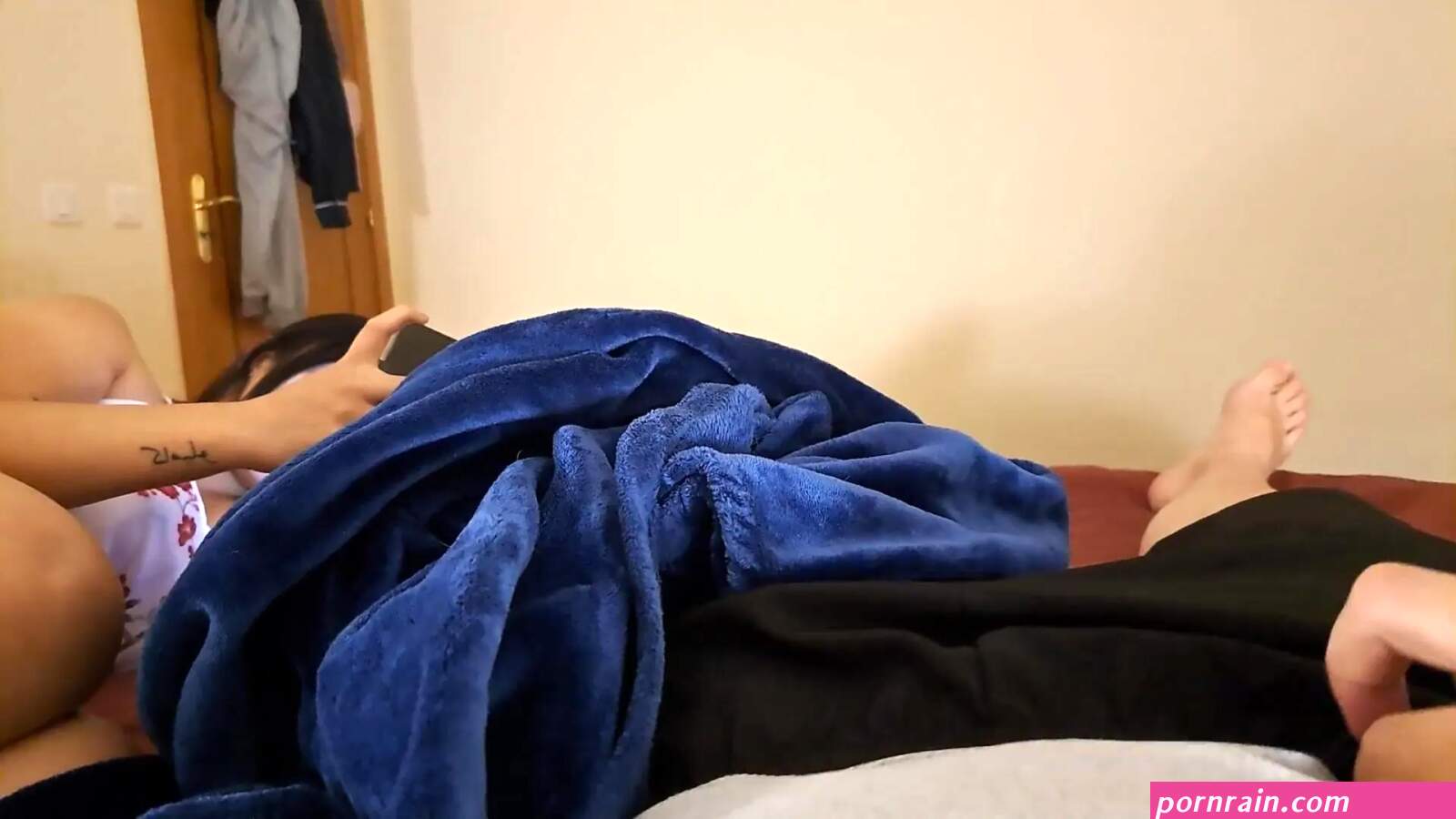 Free Sharing daybed with sexy stepmom Porn Video HD