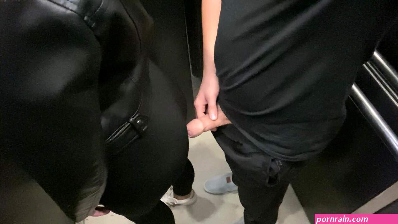 I Fucked Playful Stranger With Huge Ass In Black Leggings On The Staircase And Cum In Her Mouth