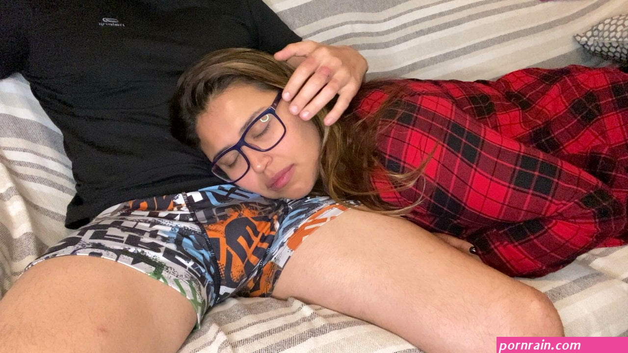 I wake up my drunk mom from her nap and I cum in her mouth!