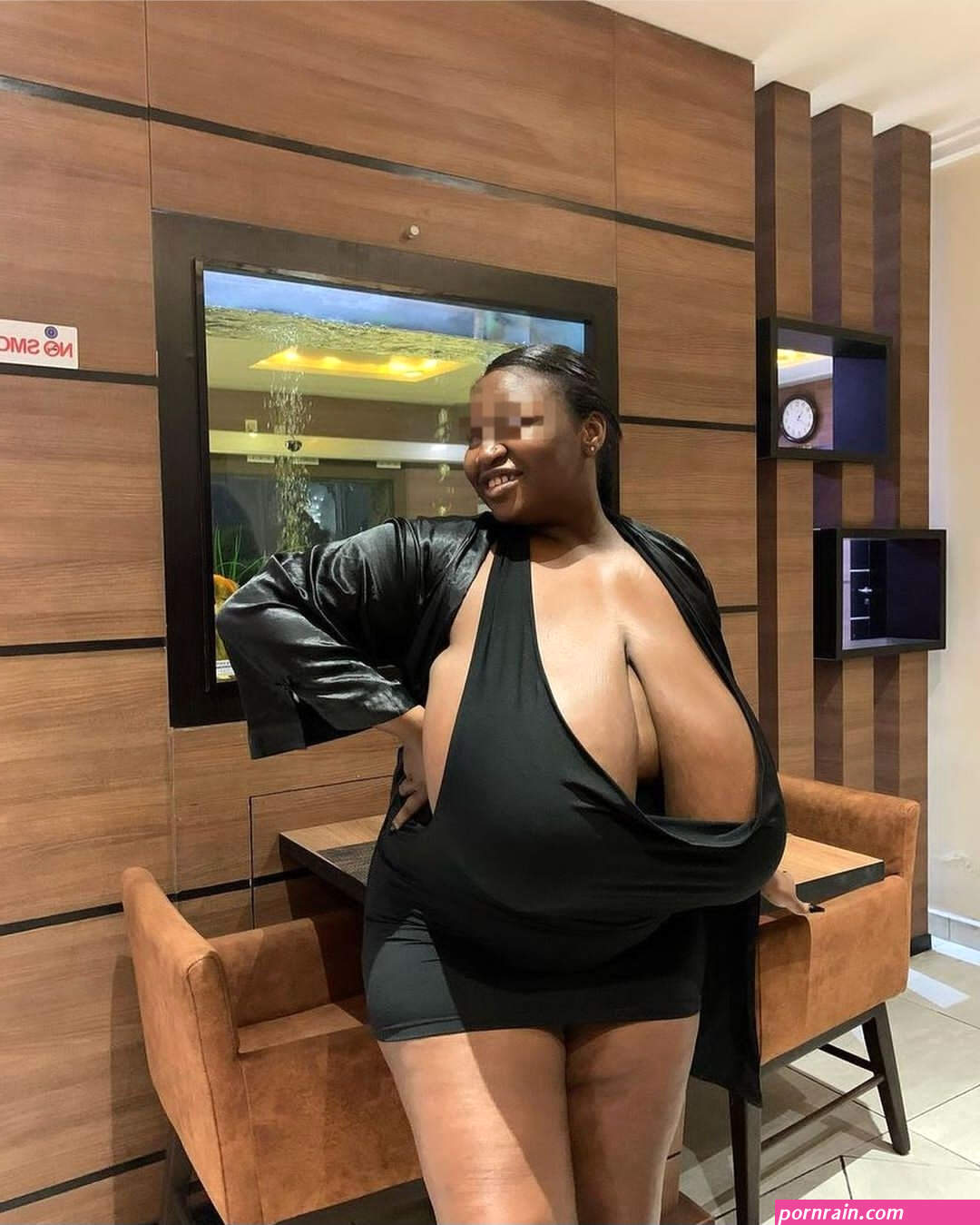 Womans Show-Stopping Look Goes Viral After Showcasing Her Endowment In a Skimpy Dress