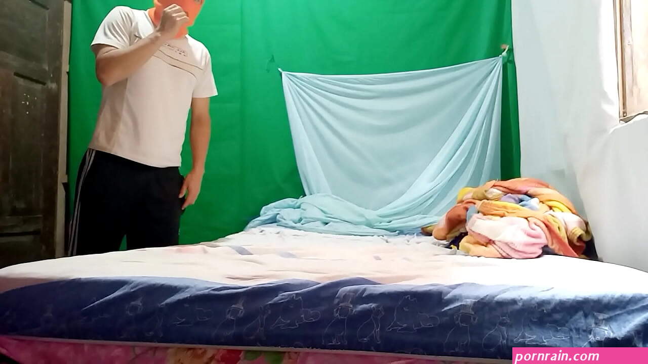 mi padrastro esta de compras!! ven te invito para divertirnos... hagamos una pijamada con mascaras y pongamonos sucios