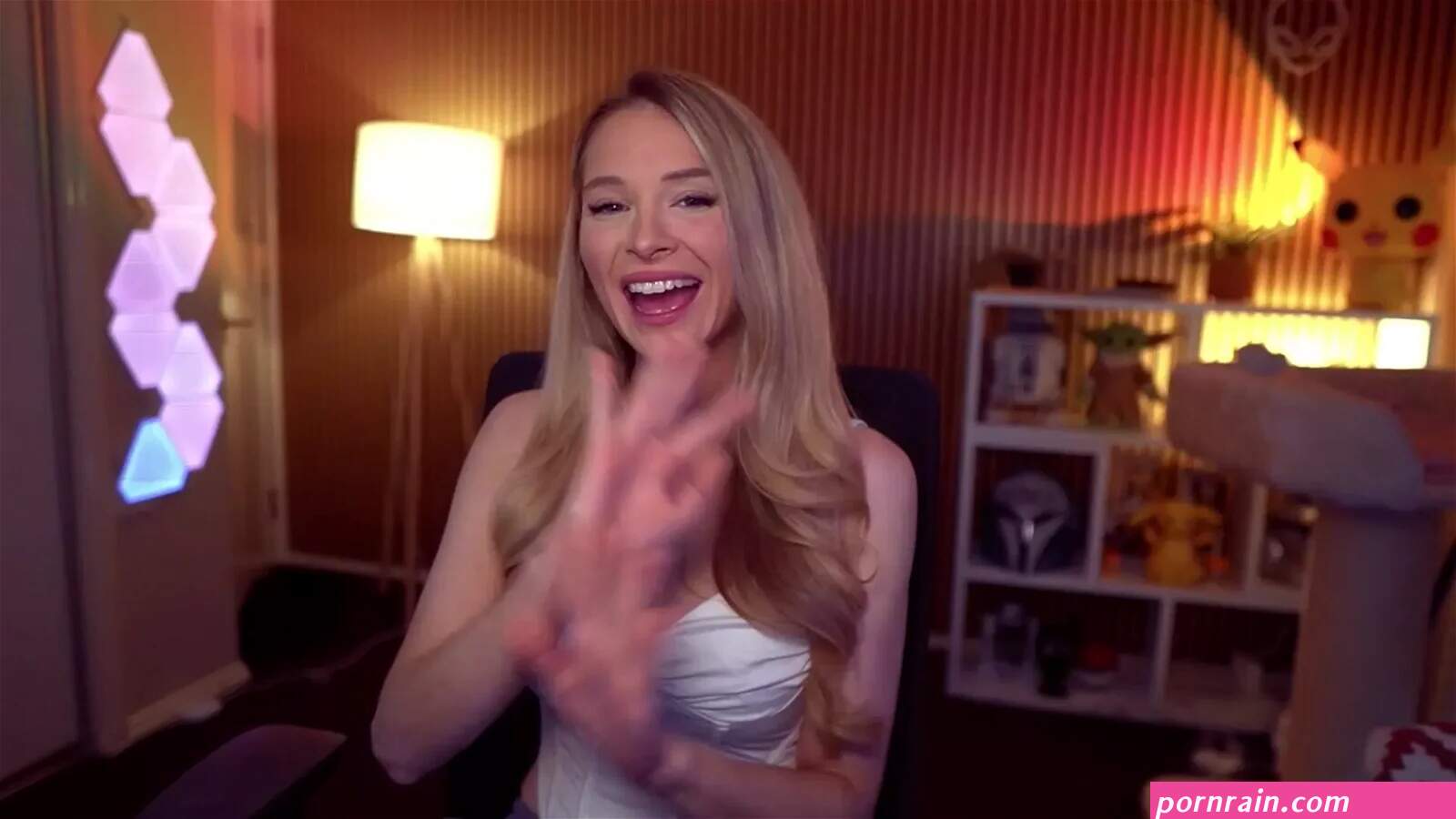 Bebahan Hot Blondie Reactions To Porn Clips Leaked Video