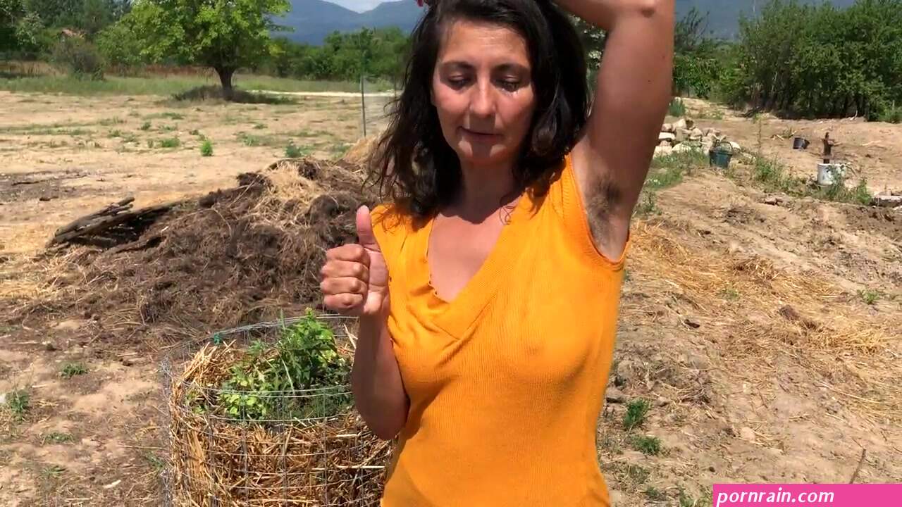 UPSKIRT BRALESS LINDA NETO JOANA CANTORA PORTUGUESA APRESENTADORA TETSI