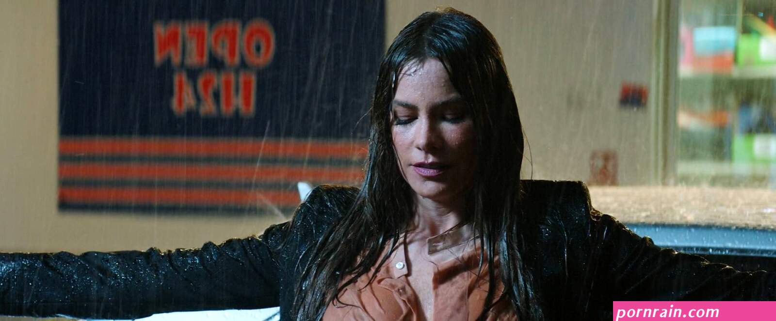 Naked Sofia Vergara in Bent ANCENSORED