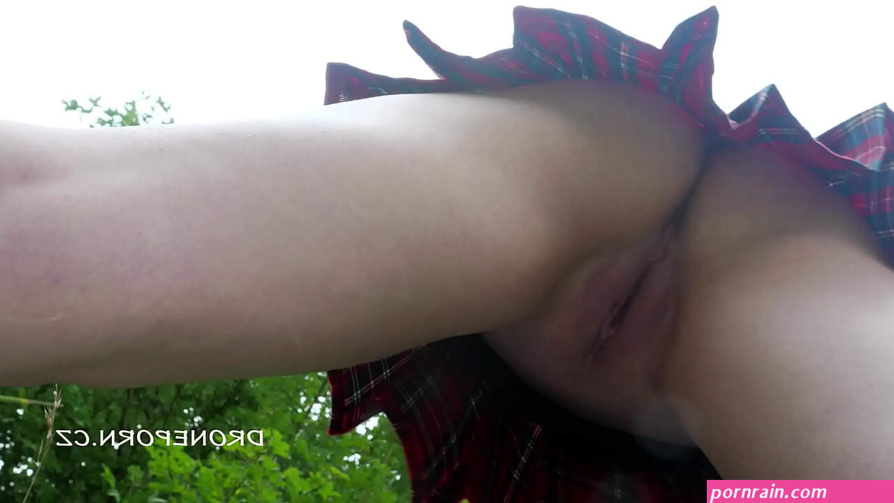 Under the skirt porn