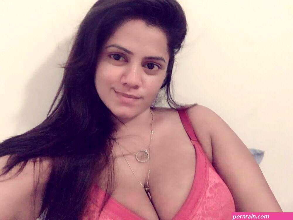 Big boobs desi tamil girl nude pic