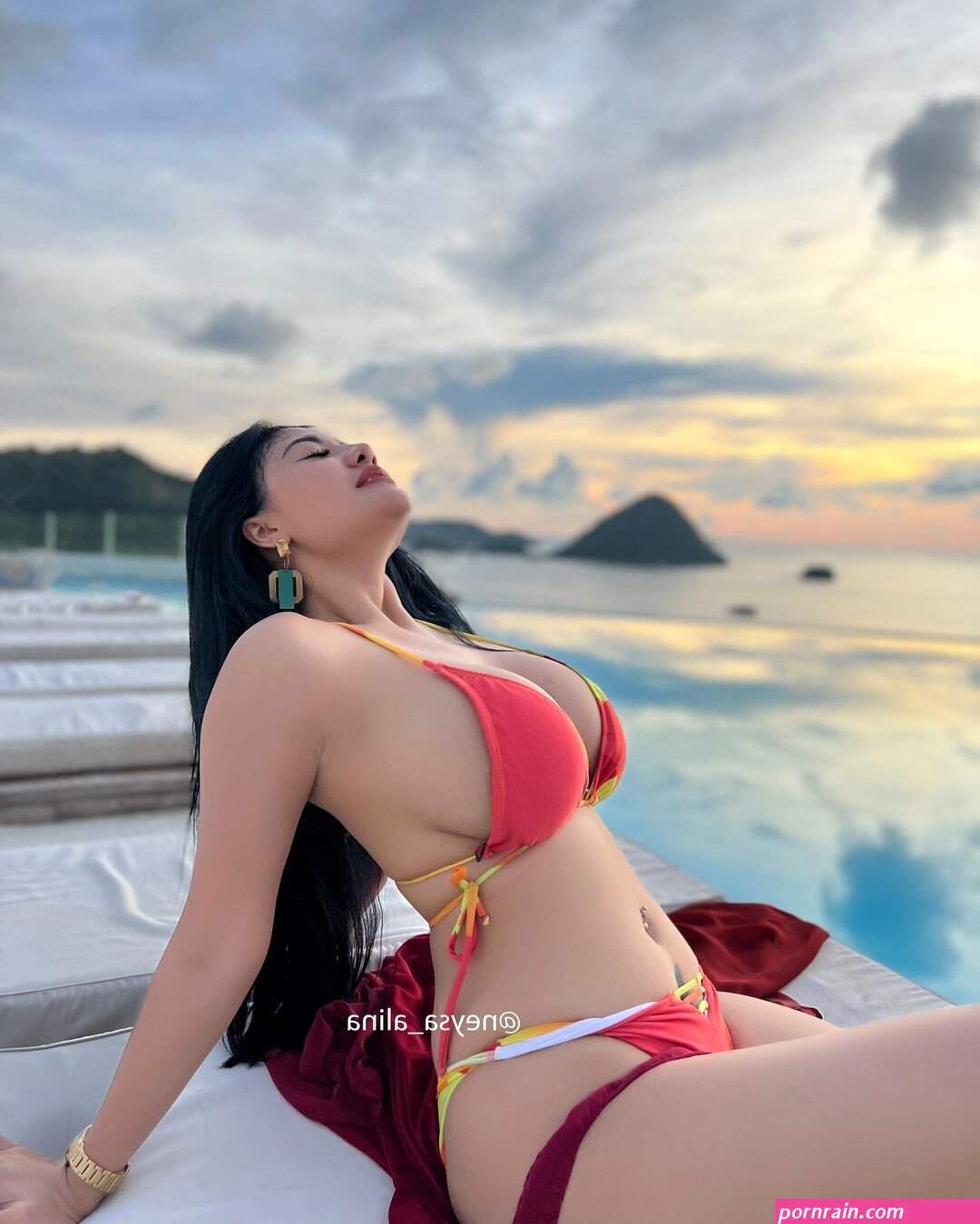 Neysa alina telanjang