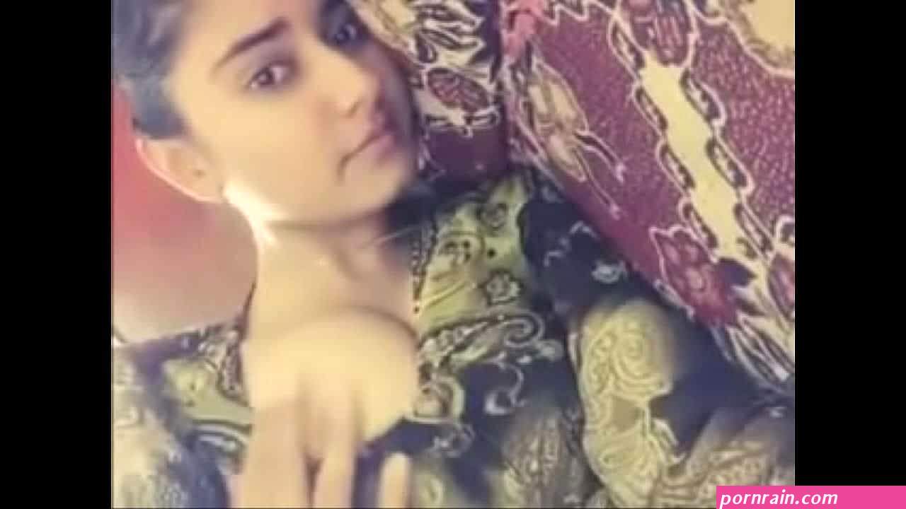 Desi cute girl big boobs show mms video