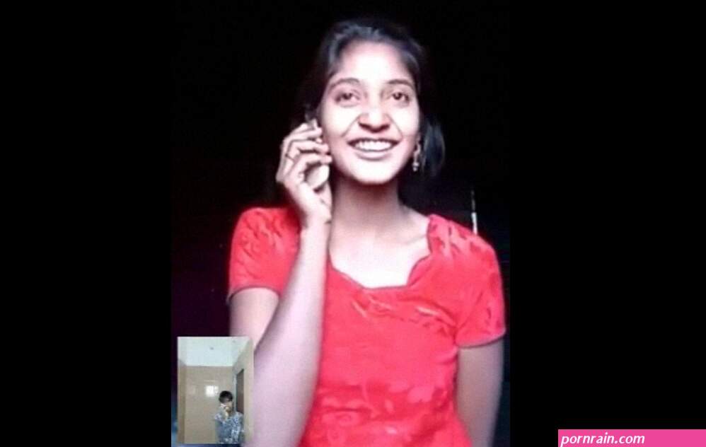 Cute desi GF showing boobs on video call