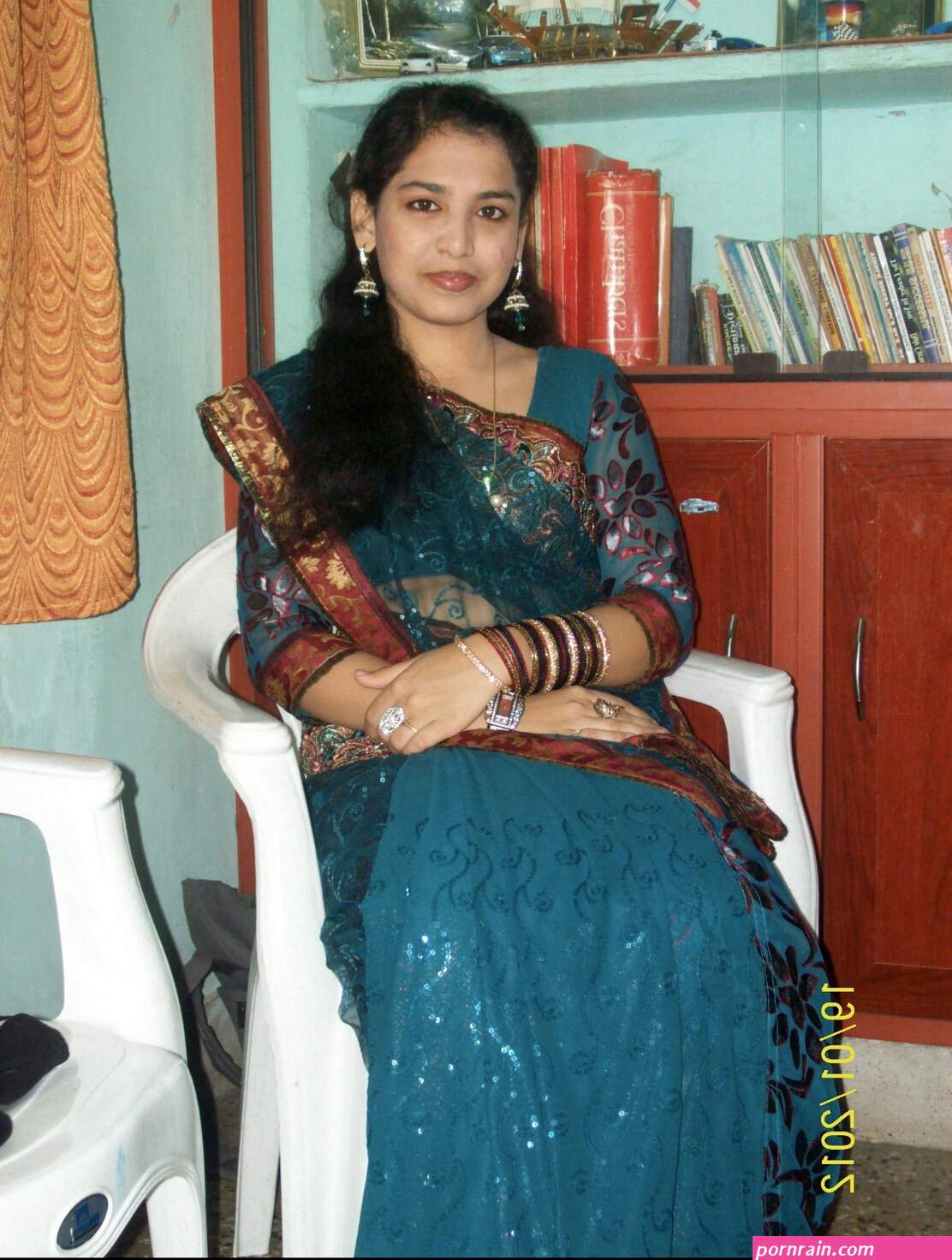 desi girl showing her boobs Photos