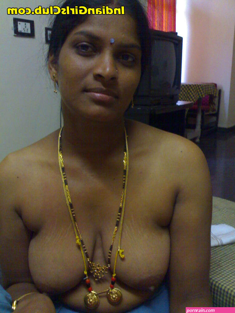Tamil Aunty Removing Saree Standing Nude