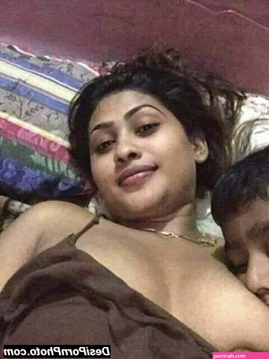 900px x 1200px - Desi hot mom nude pic | PORNrain.com