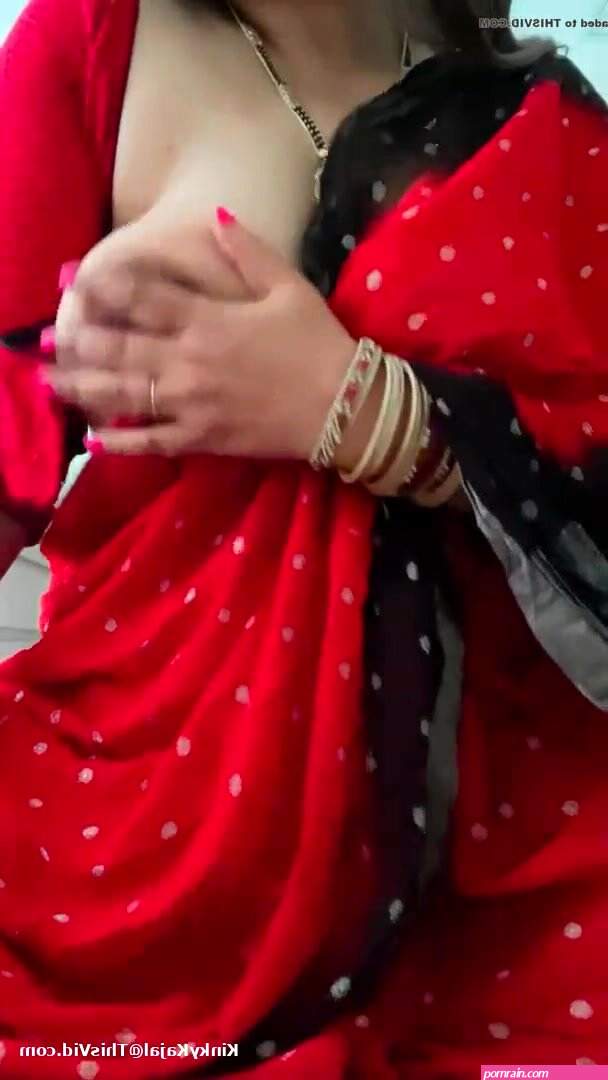 Hot Indian mature lady show her sexy big boobs