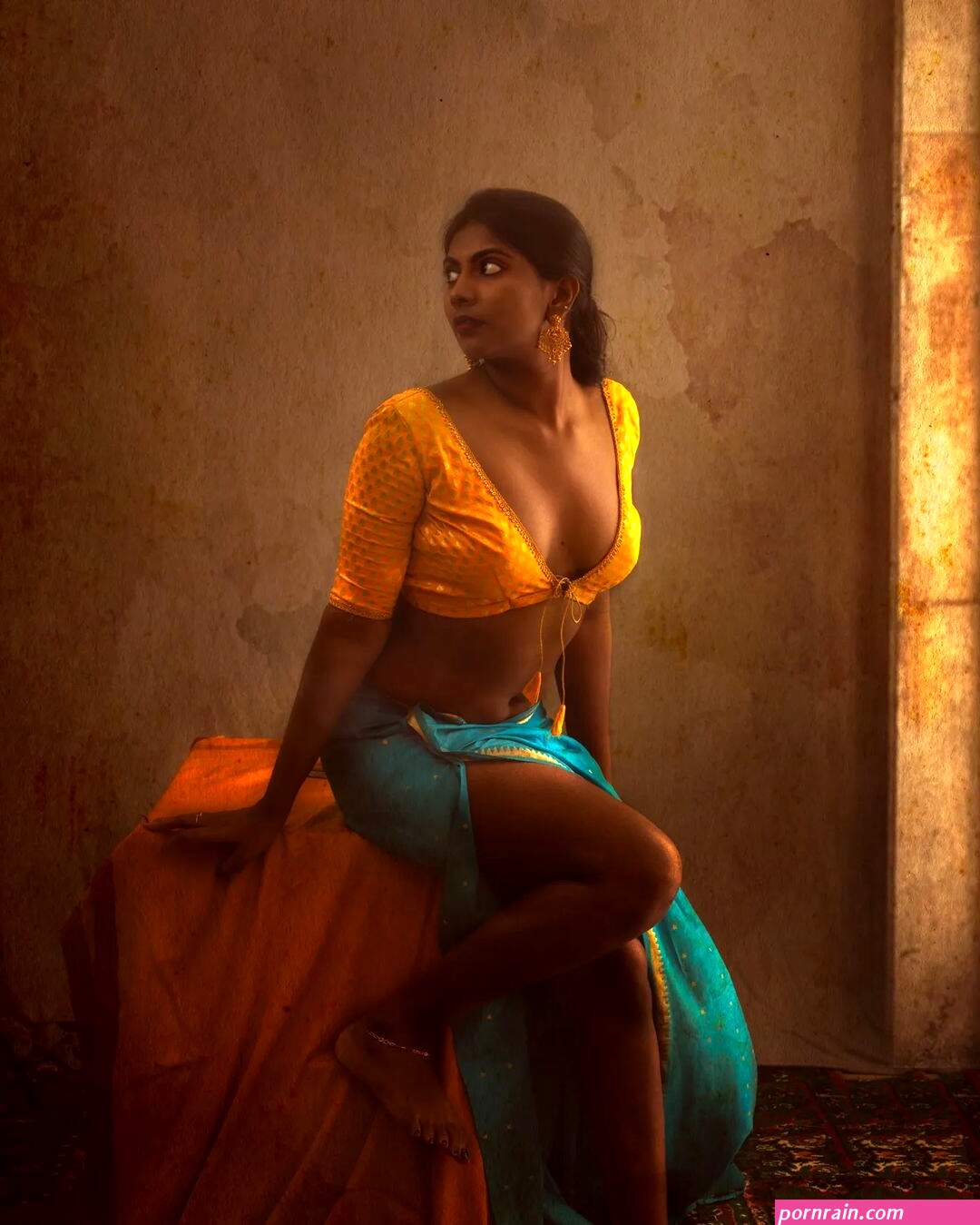 Saree photo session with a gorgeous dusky Indian model -