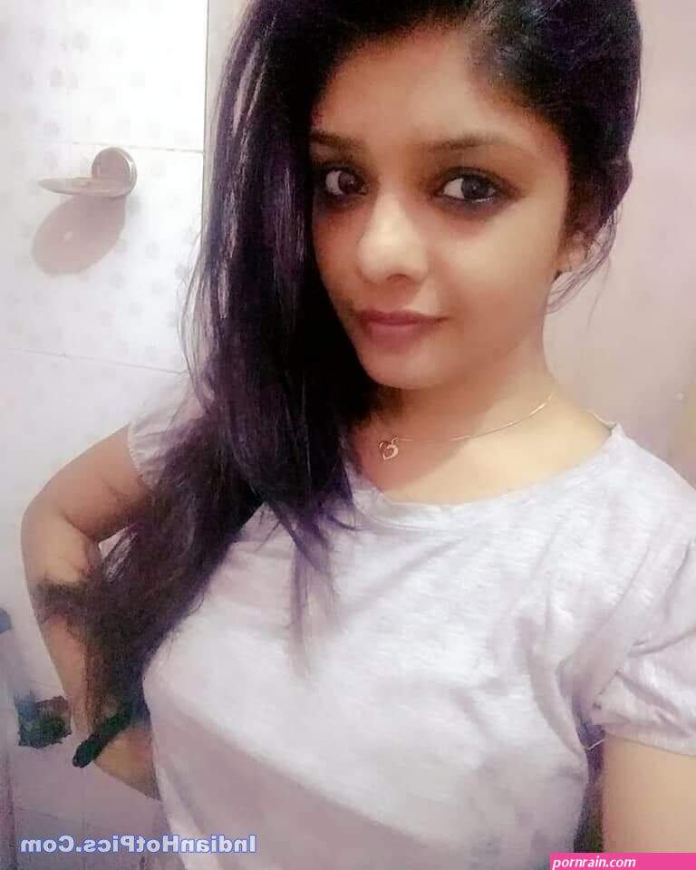 Sexy Aur Khubsoorat Kerala Girl Ke Nude Photos