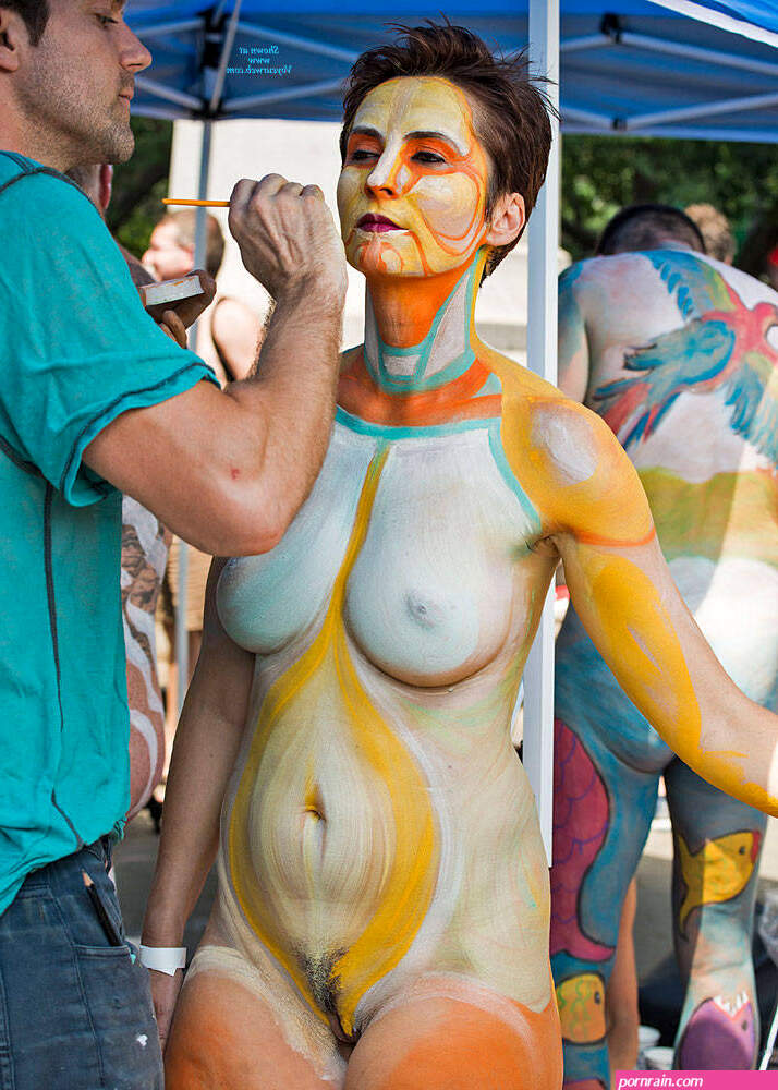 Seducing Body Painting