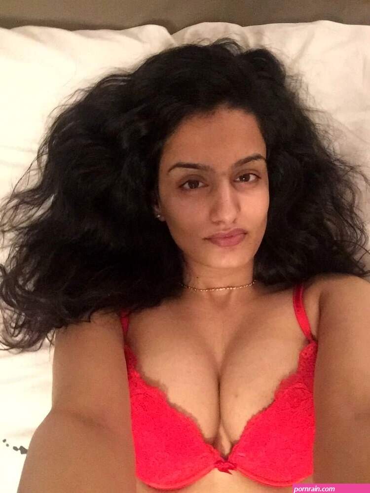 super hot Indian big boob bhabhi nudes leaked part 1