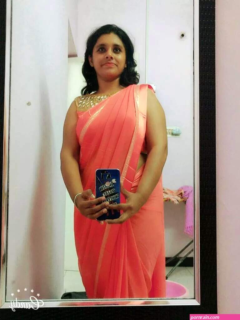 Sexy girl in saree nudes in IndianBabes