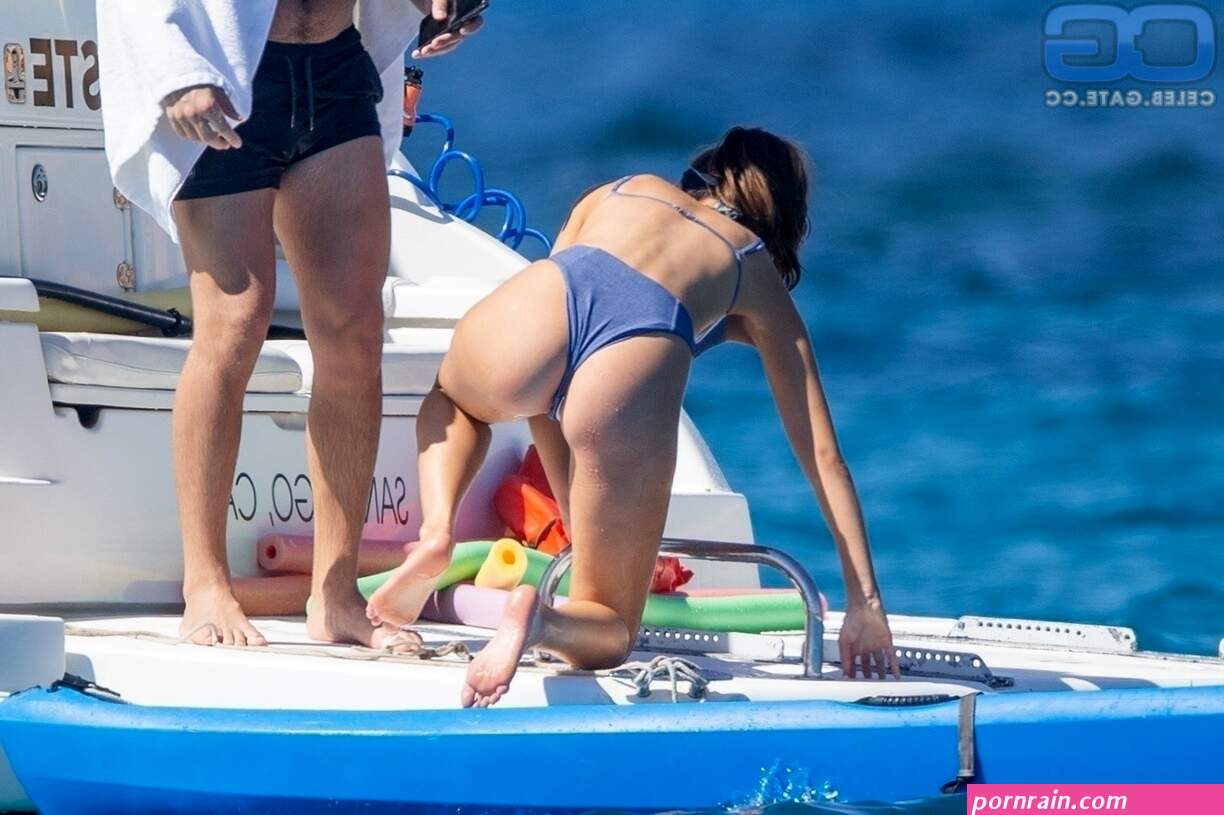 olivia-culpo-pussy-slip-139538